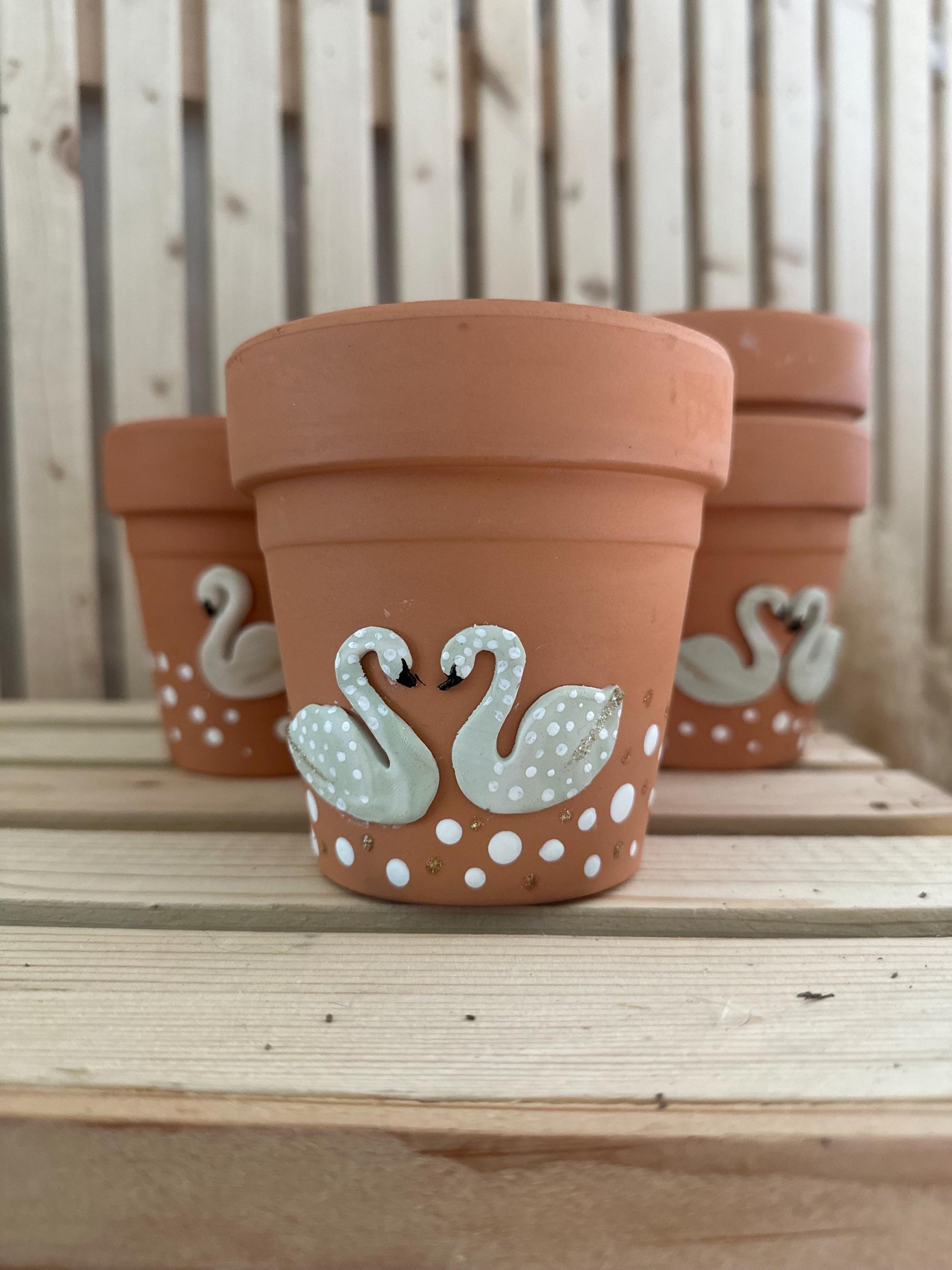 White Swan Decorative Terracotta Planter Pot